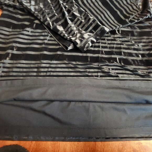 Chicos ~ Sz 2 ~ Black “Velvet and Satin" Black Shirt~ Excellent Condition - Picture 5 of 6